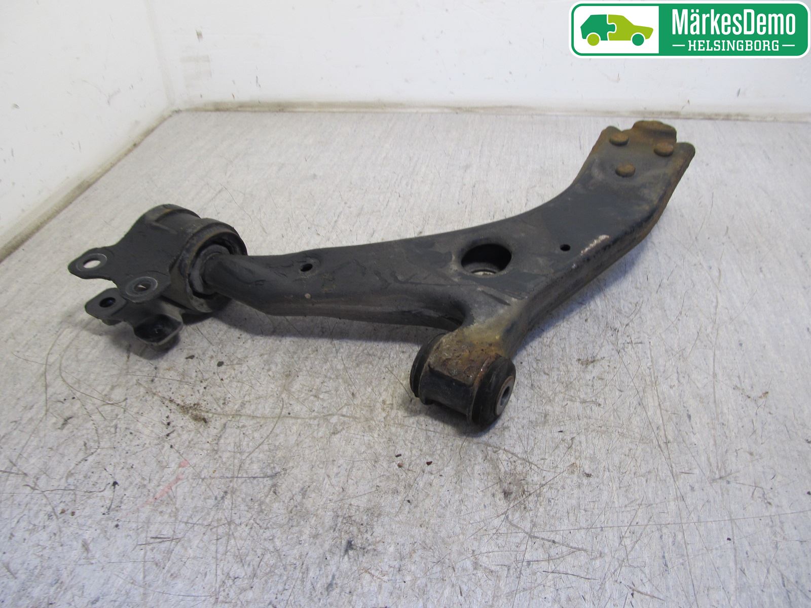 Ford FOCUS 08-11 Bärarm Fram Undre Hö