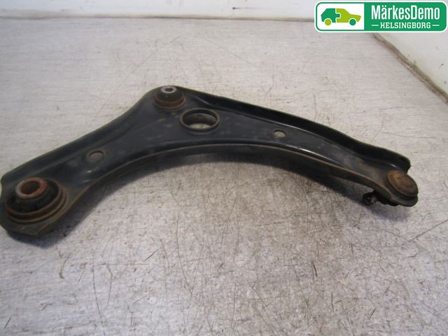 Nissan MICRA 11-16 Bärarm Fram Undre Vä