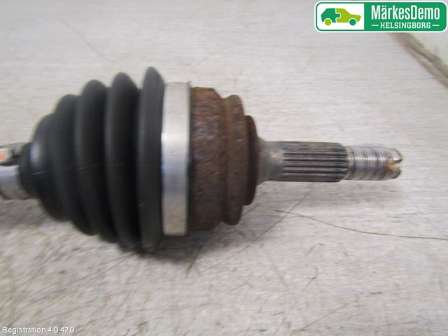 Peugeot 208 12-15 Drivaxel Fram Vänster