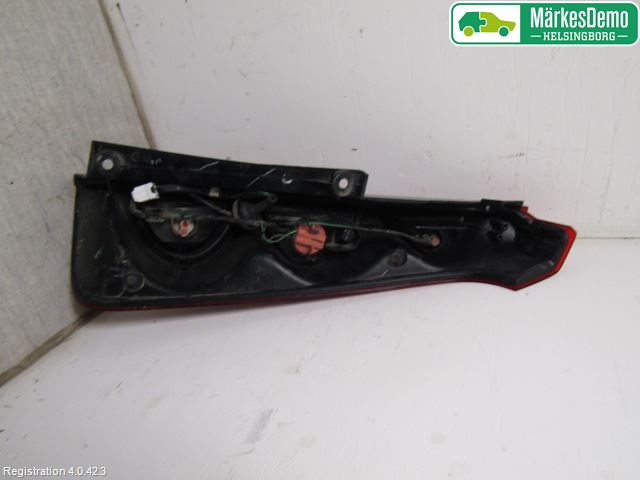 Nissan NOTE E11 06-14 Bakljus Vänster