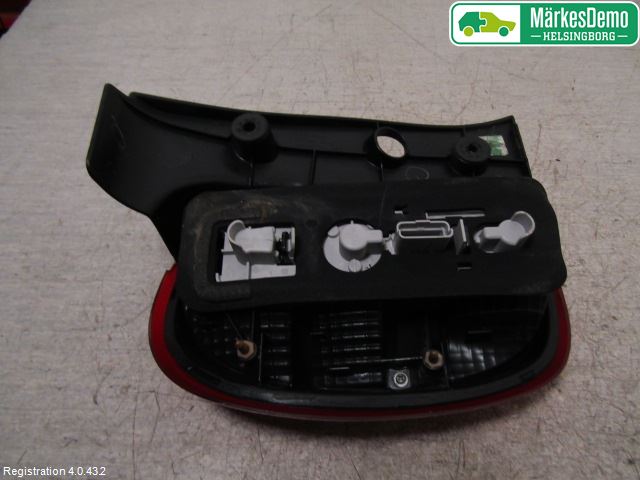 Nissan MICRA 11-16 Bakljus Höger