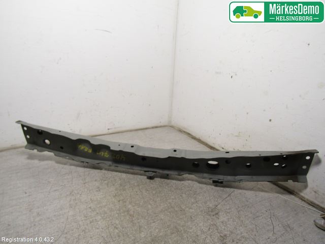 Nissan MICRA 11-16 Front Huvlåsplåt-Balk