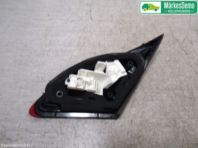 Opel ASTRA J 10-15 Bakljus Lucka Vä