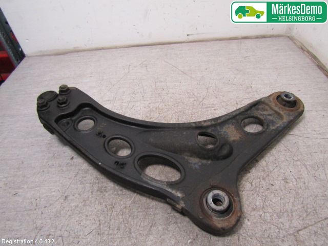 Opel VIVARO 01-14 Bärarm Fram Undre Vä