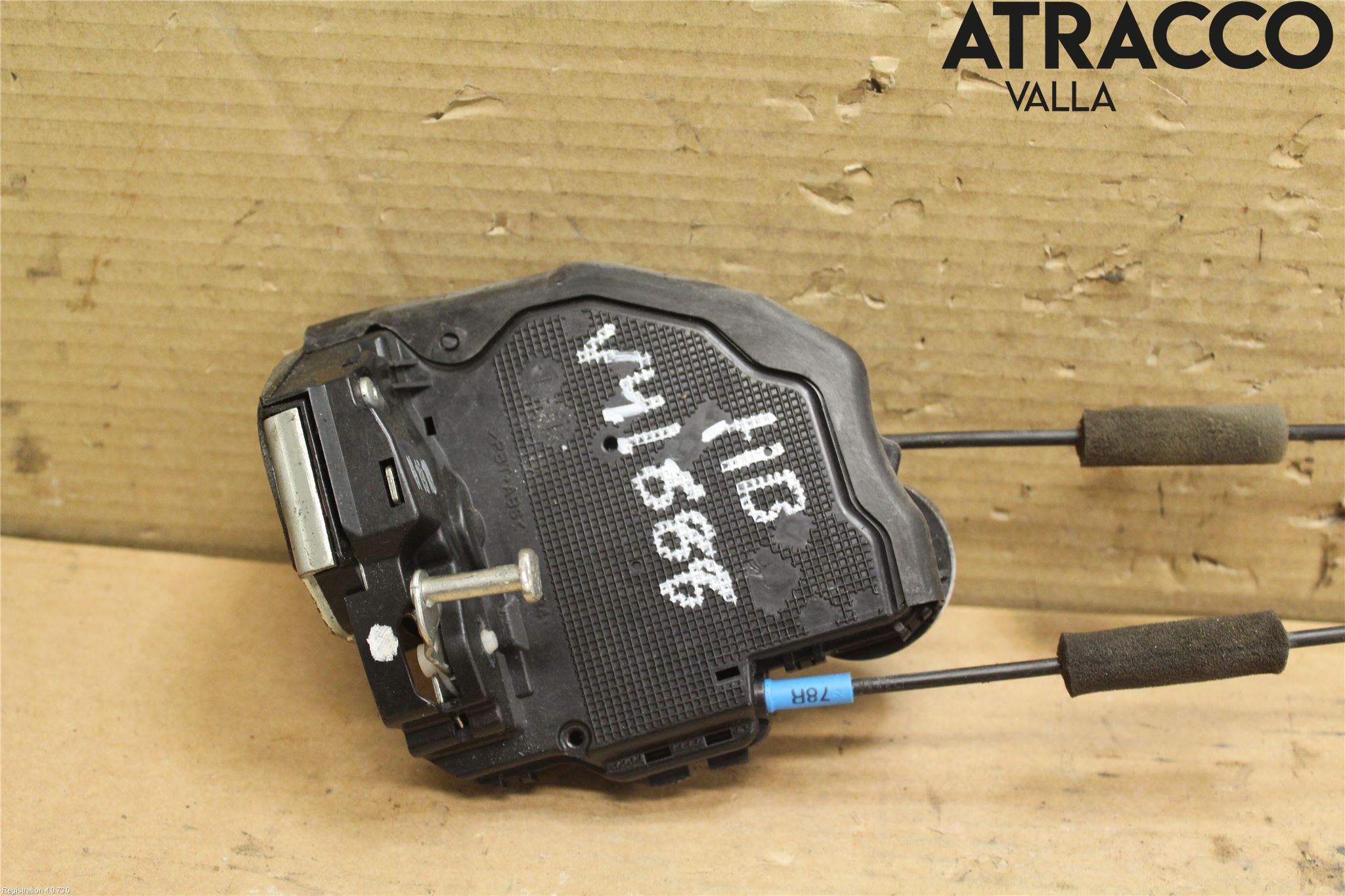 Toyota AVENSIS 09-15 Låskista-Dörrlås