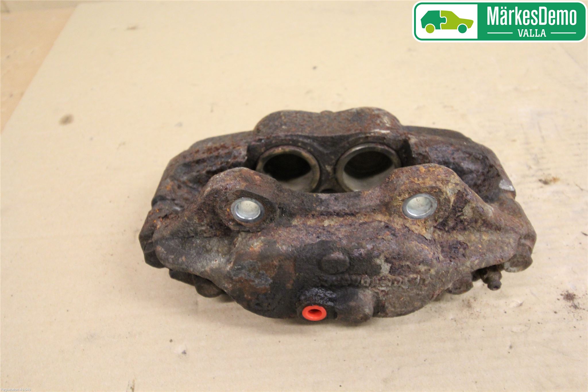 Landrover DEFENDER (L316) 07-16 Bromsok Fram Höger