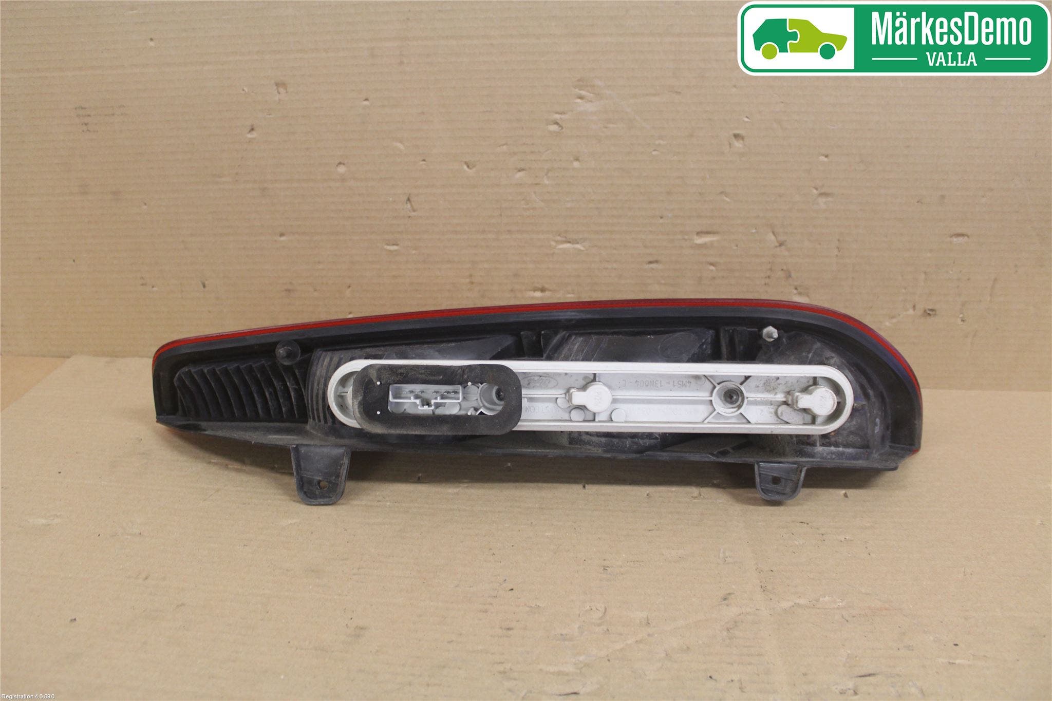 Ford FOCUS 04-07 Bakljus Vänster