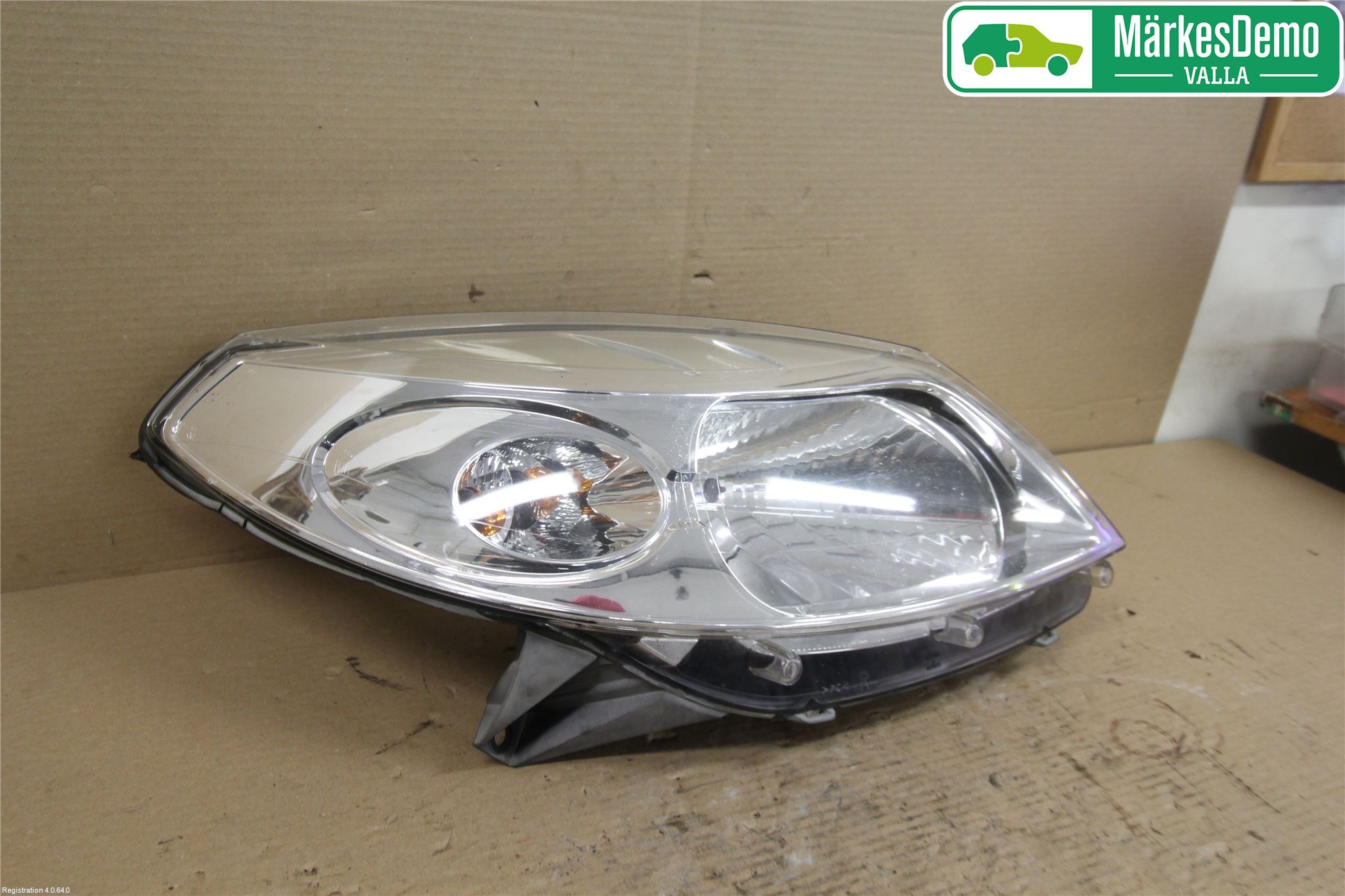 Dacia SANDERO 09-13 Strålkastare Höger