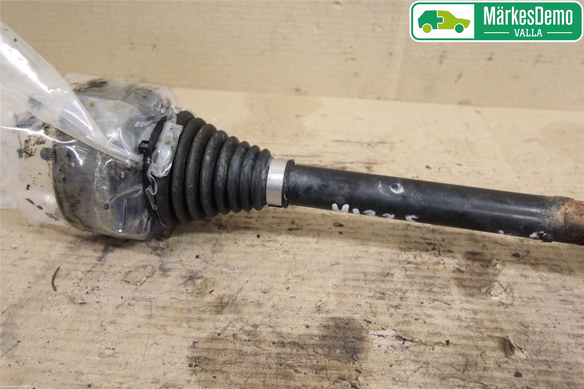 Volkswagen VW PASSAT 11-14 Drivaxel Fram Vänster