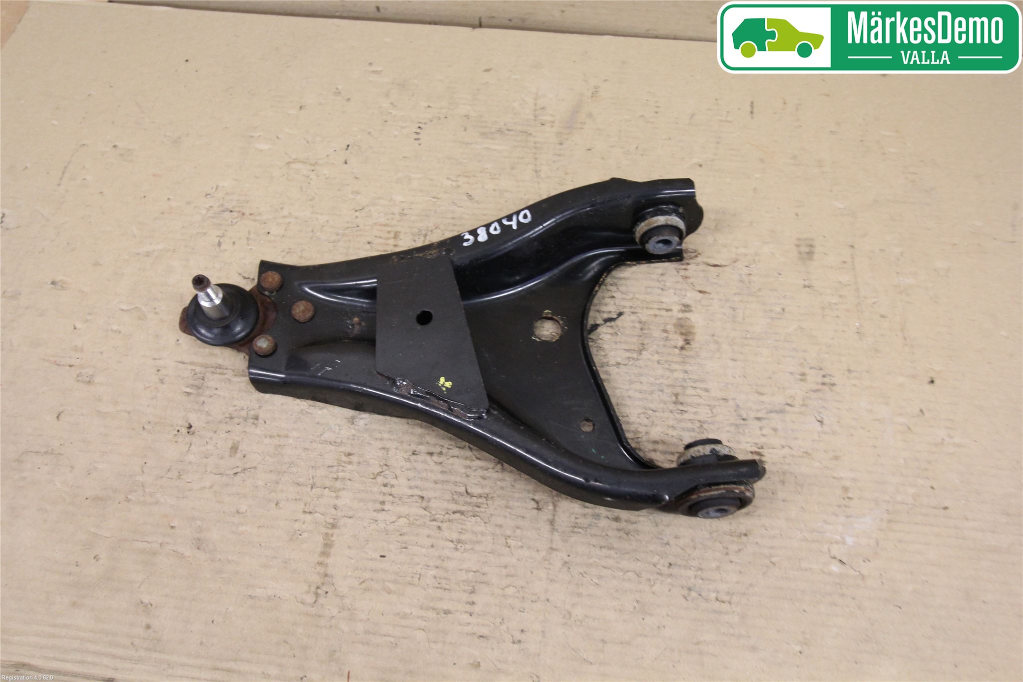 Dacia DUSTER 10-17 Bärarm Fram Undre Vä