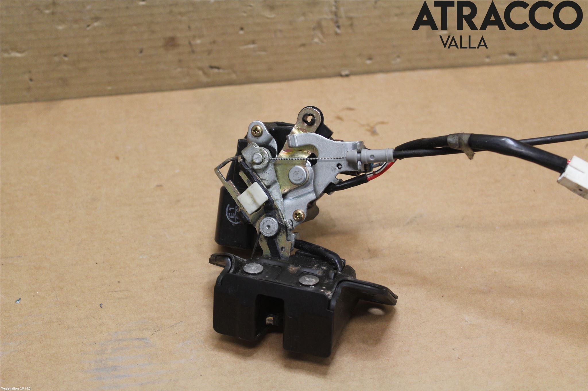 Toyota COROLLA 02-07 Låskista Baklucka