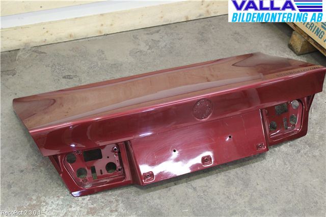 BMW 8 E31      89-99 Baklucka (Ej Med Ruta)