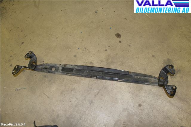 Volvo V50 04-07 Kylarfäste-Ram-Balk