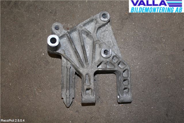 Saab 9-5     06-10 Växellådsfäste
