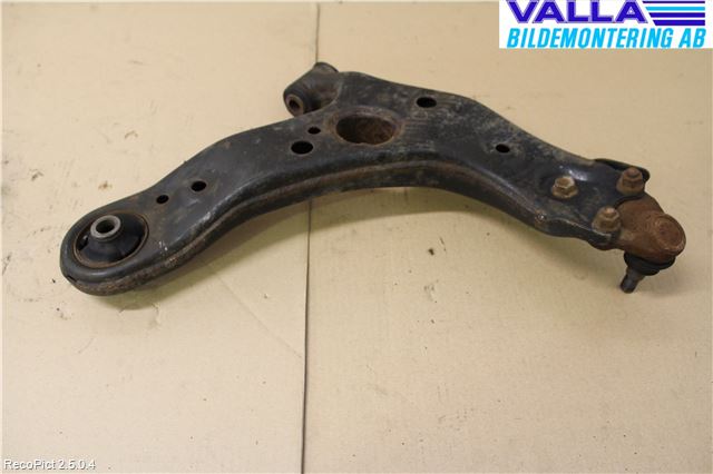 Toyota AURIS 10-12 Bärarm Fram Undre Vä