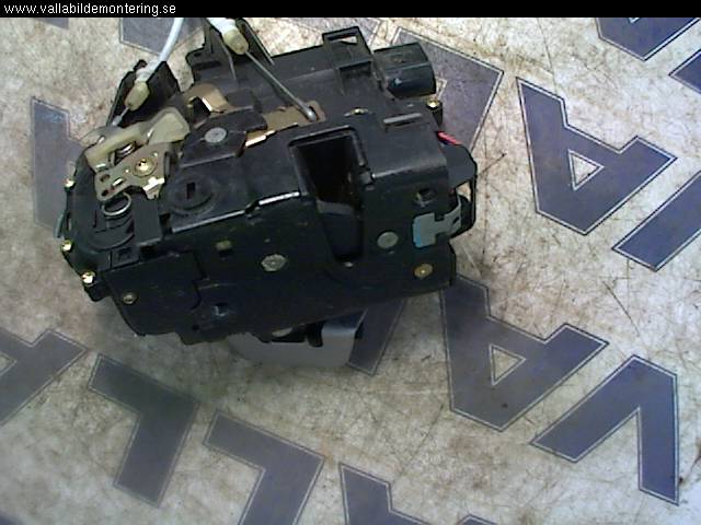 Audi A6/S6     97-05 Låskista-Dörrlås