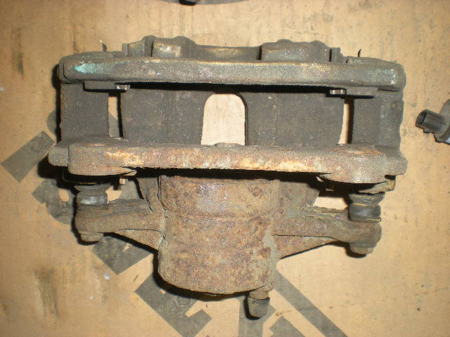 Toyota AVENSIS 03-06 Bromsok Fram Vänster