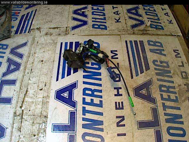 Toyota COROLLA 02-07 Låskista Baklucka