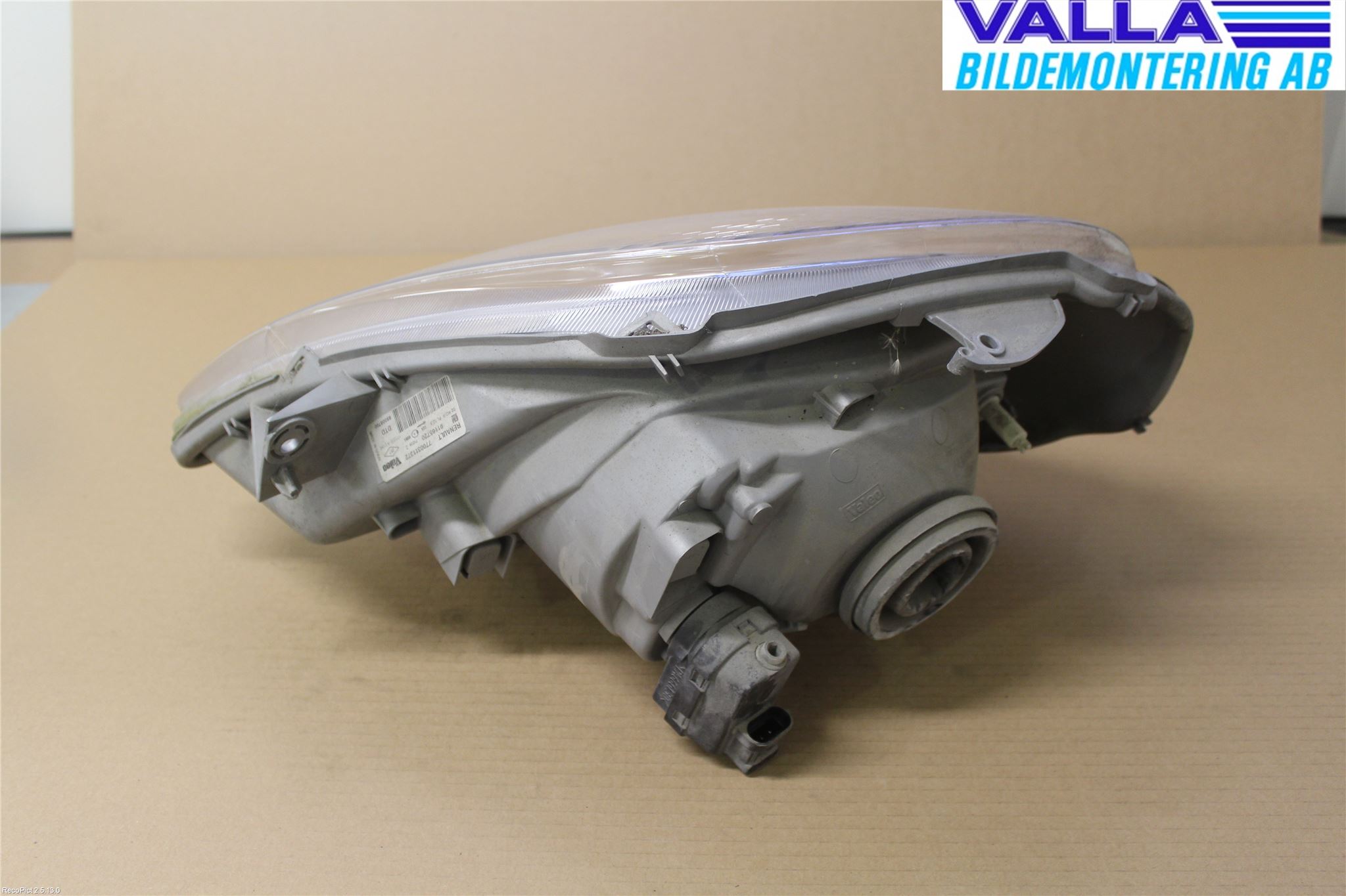 Opel VIVARO 01-14 Strålkastare Höger