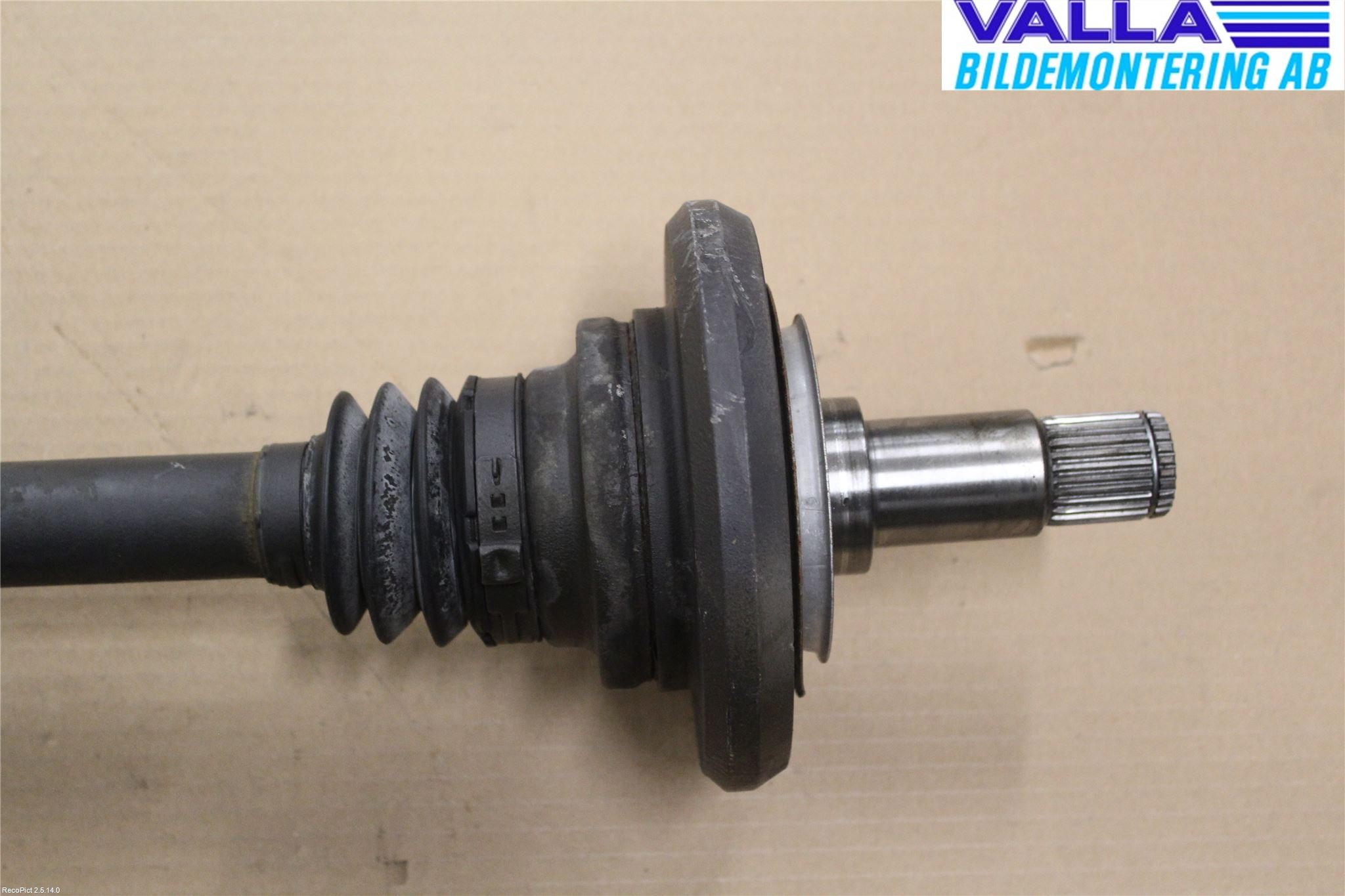 Mercedes-Benz MB C-KLASS (W205) 14-21 Drivaxel Bak Vänster