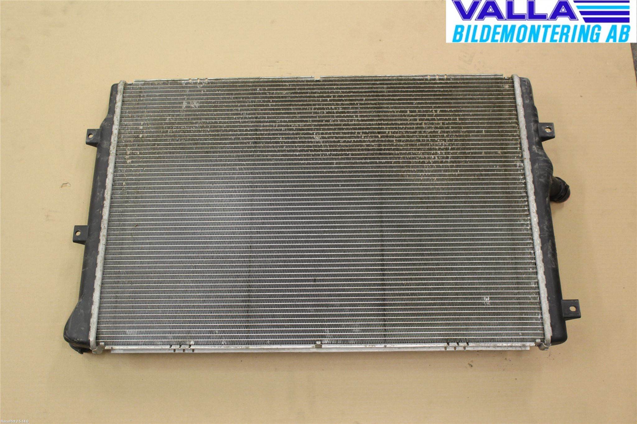 Volkswagen VW PASSAT 11-14 Kylare Man