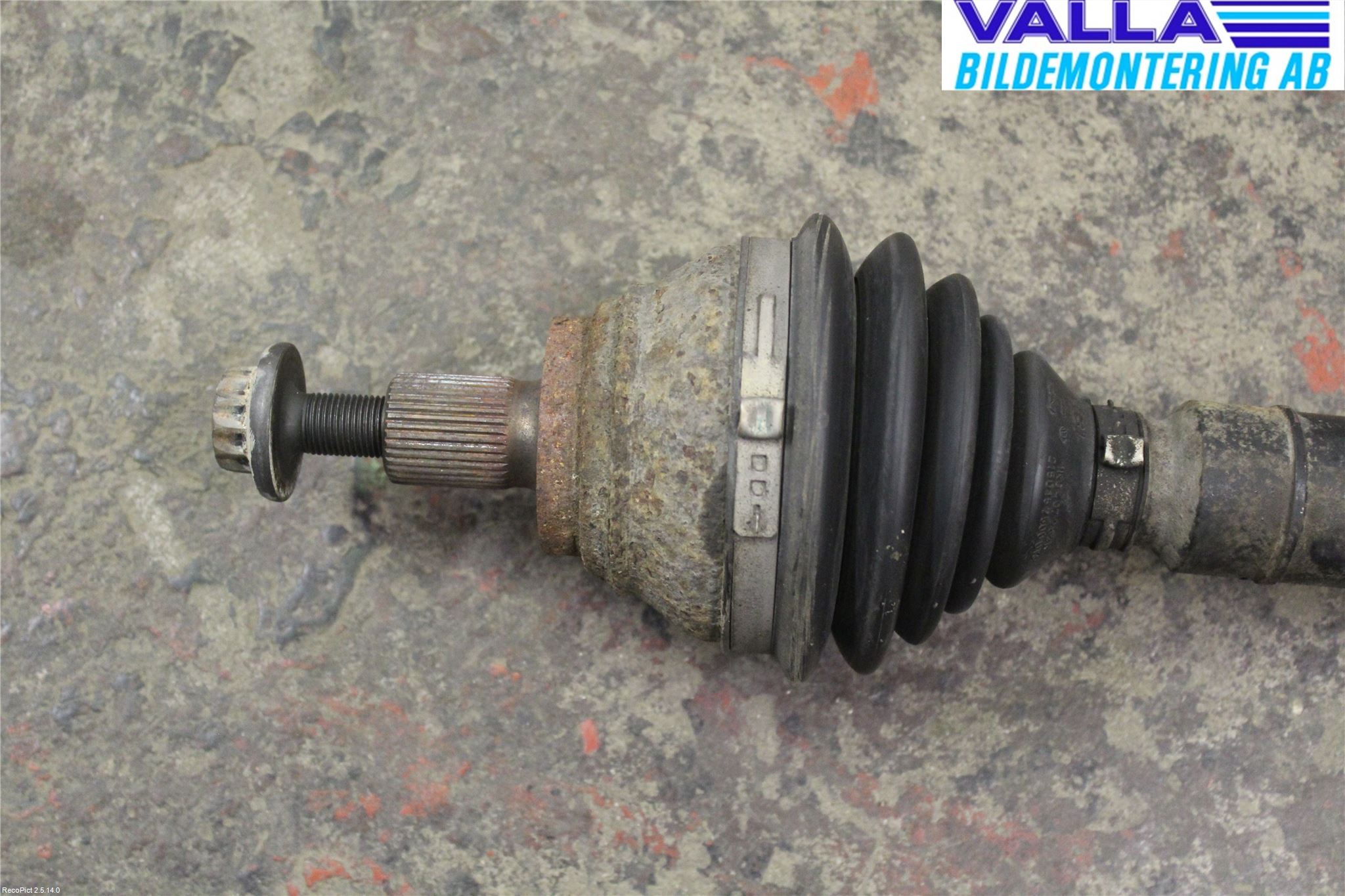Volkswagen VW PASSAT 11-14 Drivaxel Fram Höger