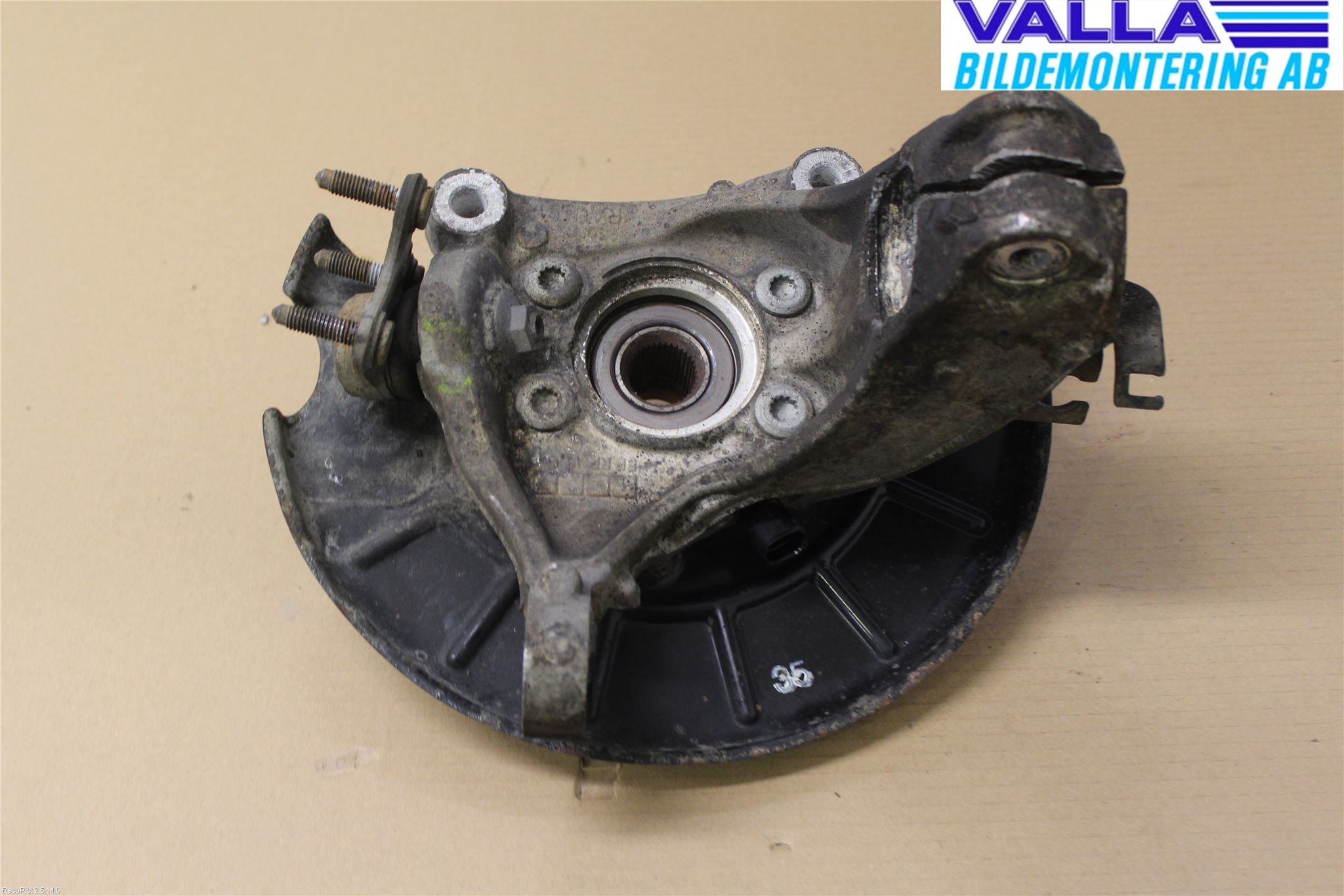 Volkswagen VW PASSAT 11-14 Styrspindel Lagerhus Hö