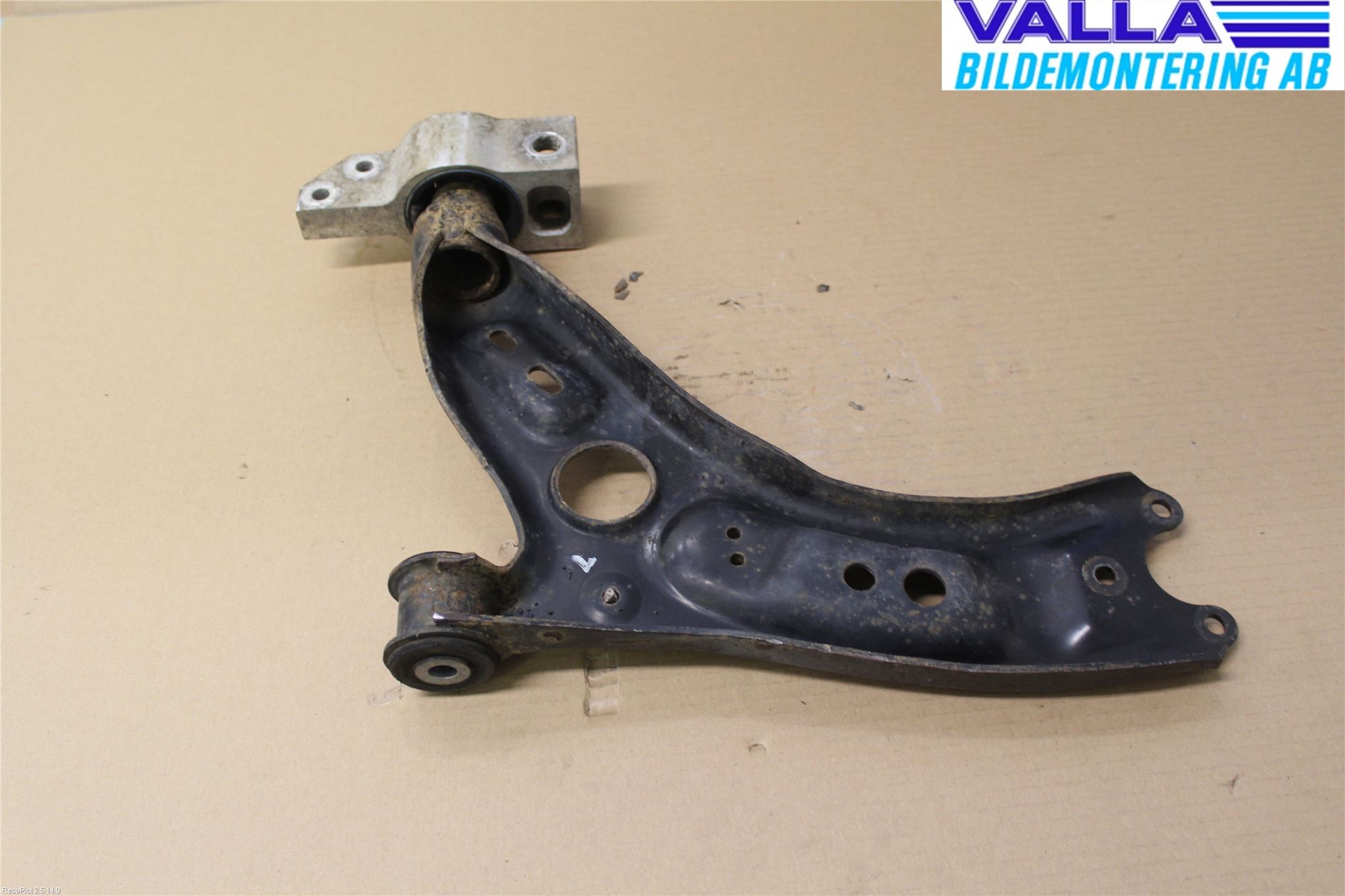 Volkswagen VW PASSAT 11-14 Bärarm Fram Undre Hö