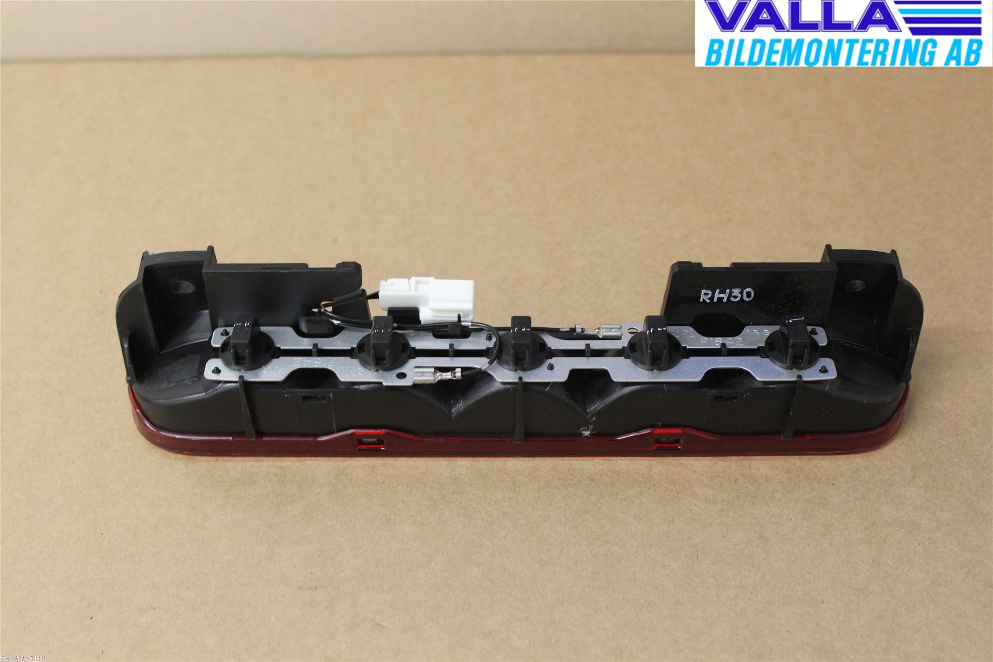 Nissan X-TRAIL     01-07 Bromsljus Bakruta