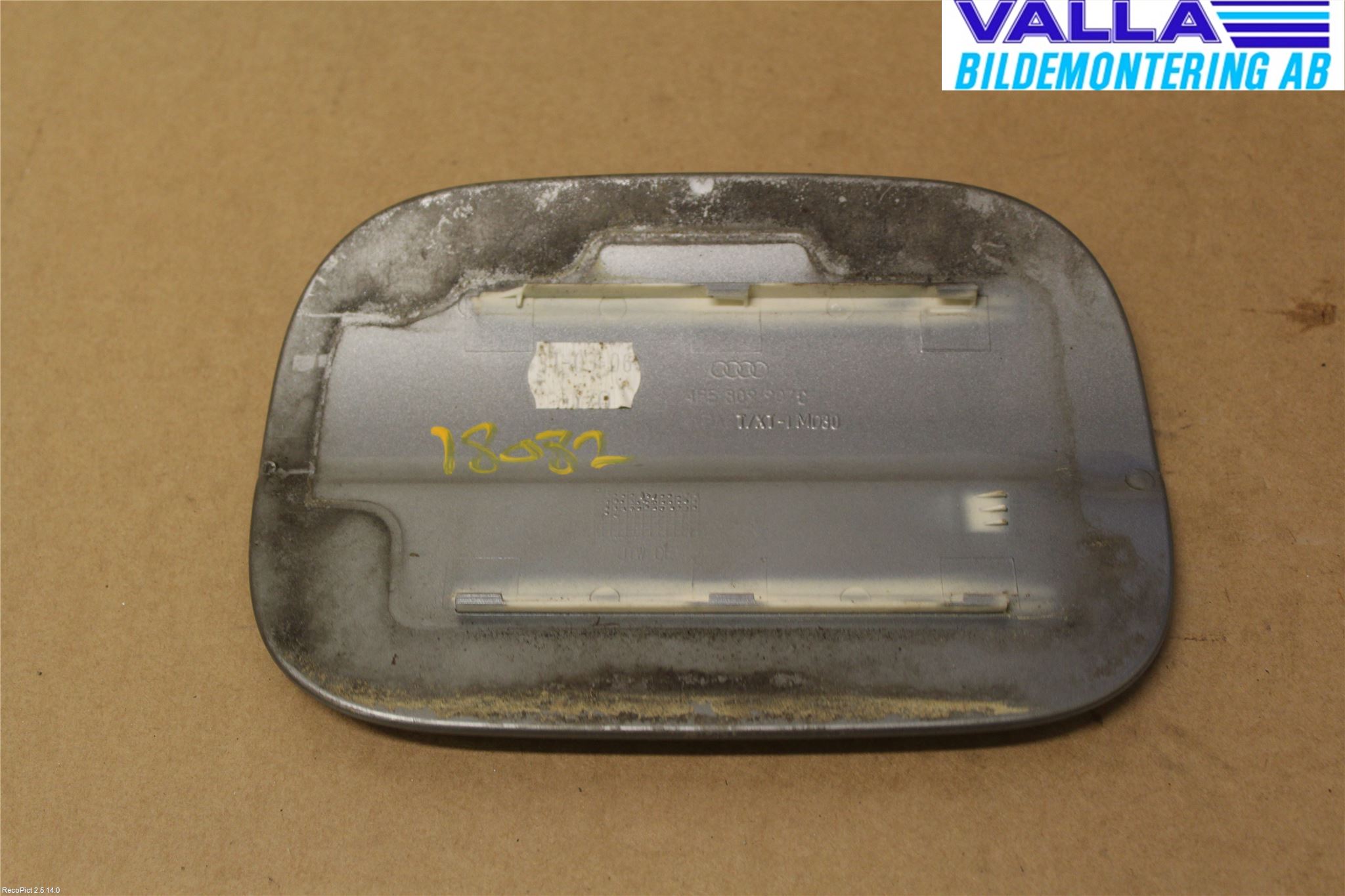 Audi A6/S6     05-11 Tanklucka