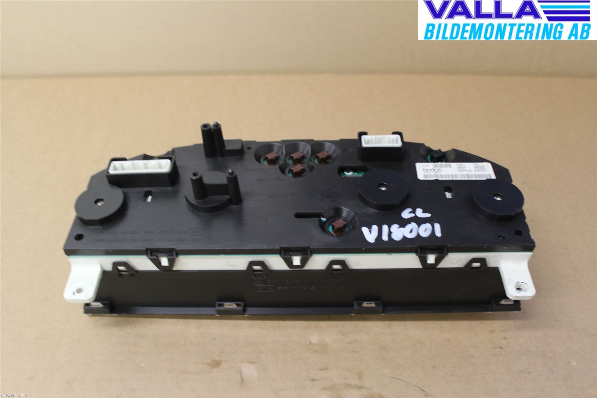 Nissan ALMERA    00-06 Instrument Komb