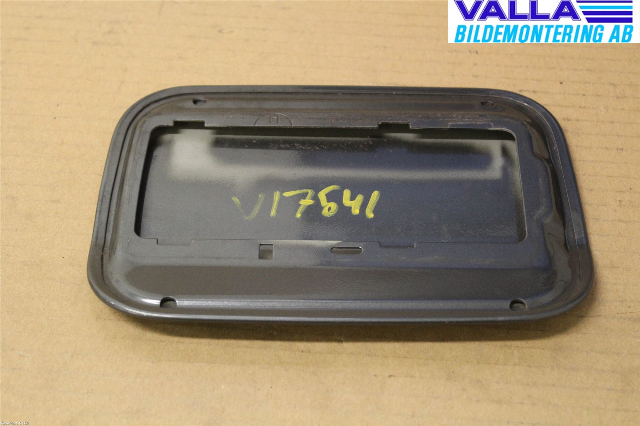 BMW 5 E60/61 Sed/Tou 02-10 Tanklucka