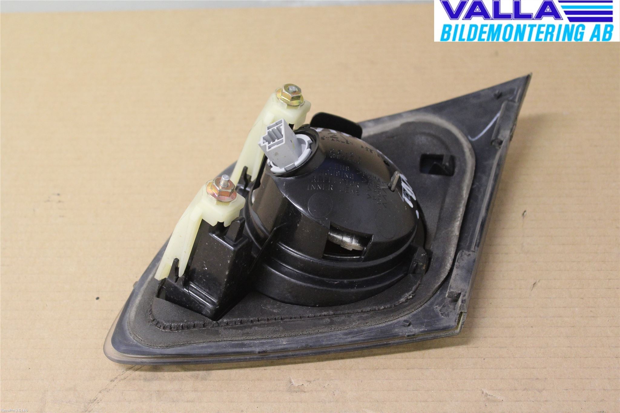 Mazda 3 I 03-06 Bakljus Lucka Vä