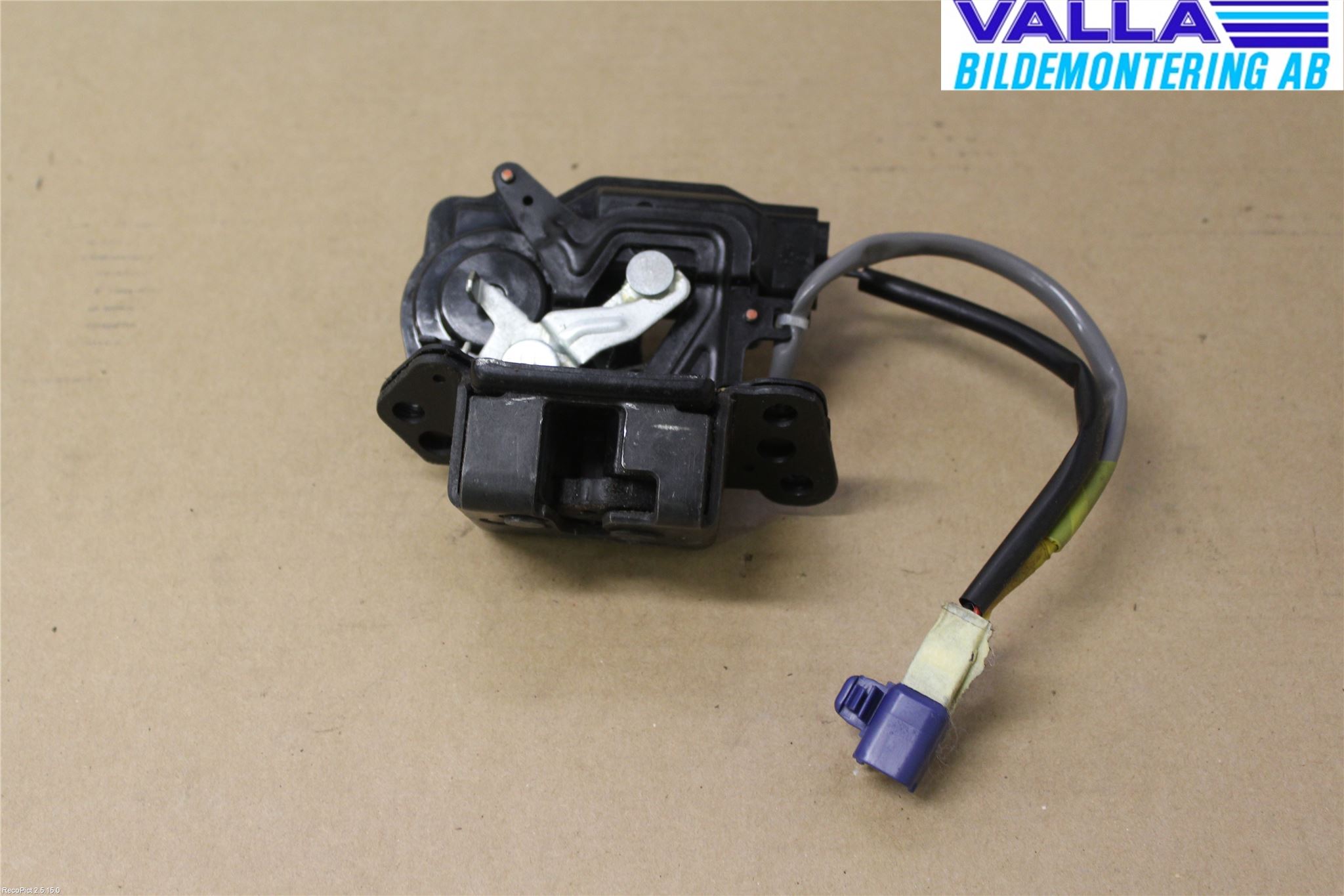 Toyota COROLLA VERSO 04-07 Låskista Baklucka