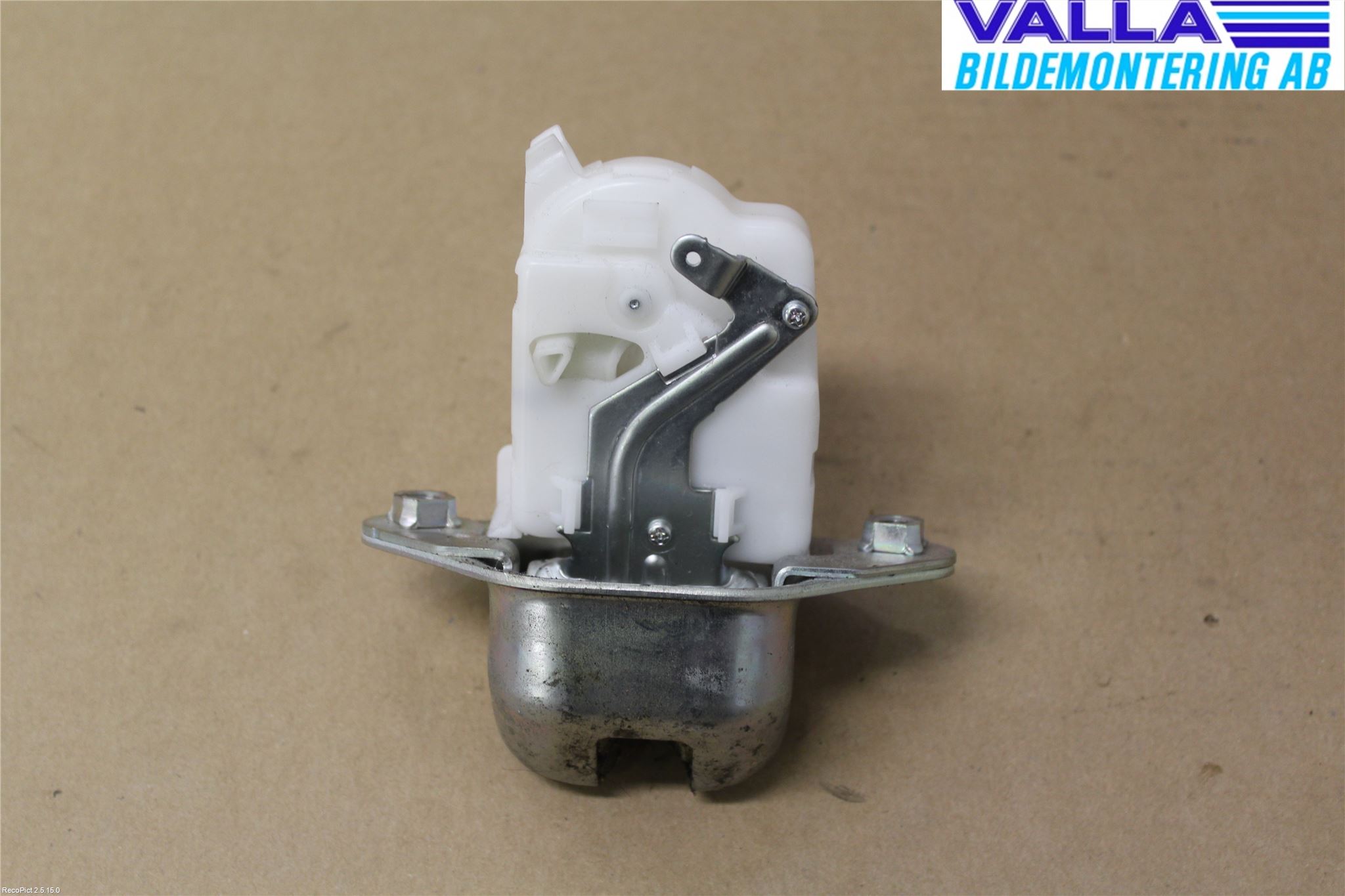 Subaru OUTBACK 10-15 Låskista Baklucka