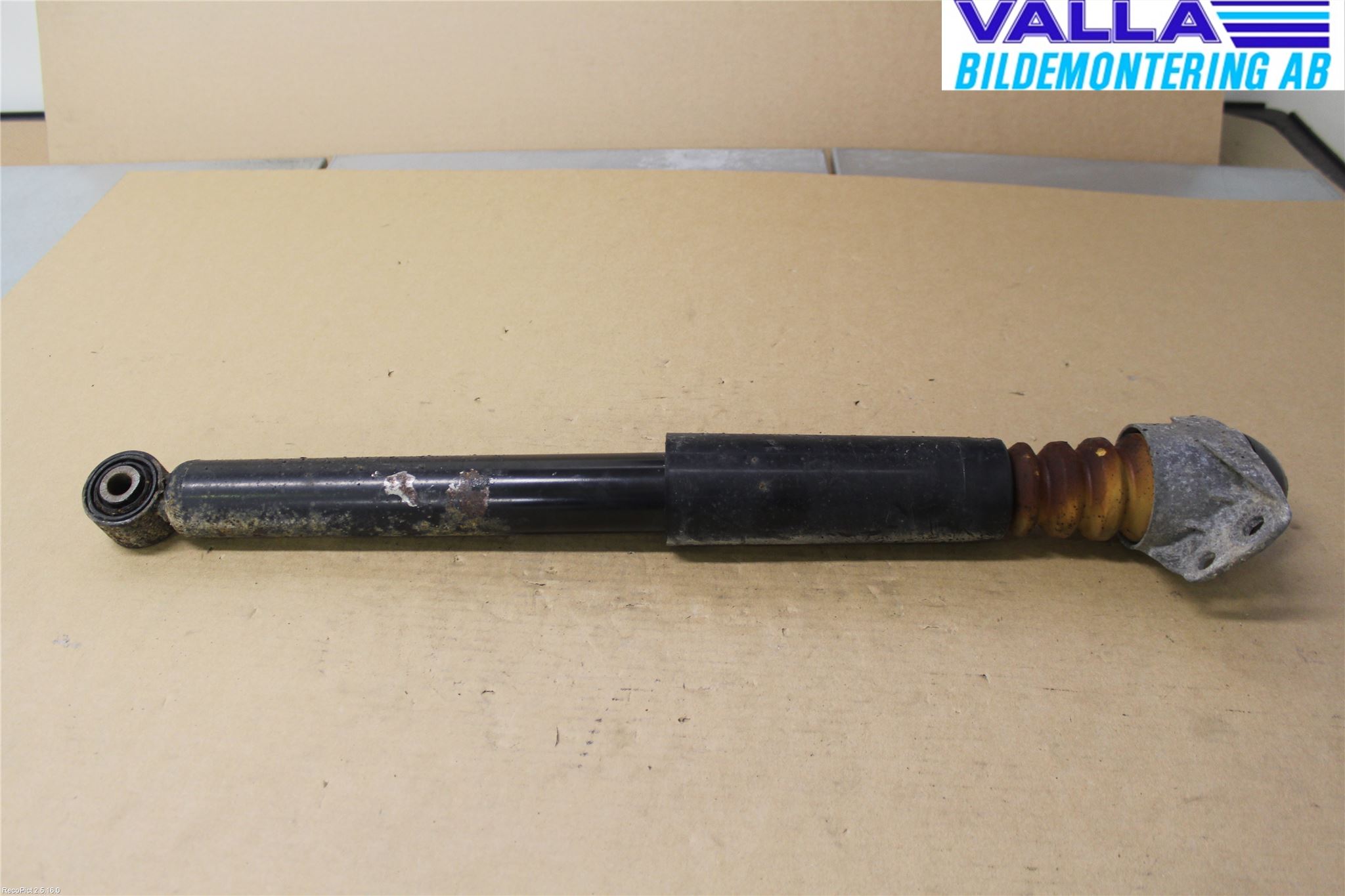 Volkswagen VW PASSAT 11-14 Stötdämpare Bak