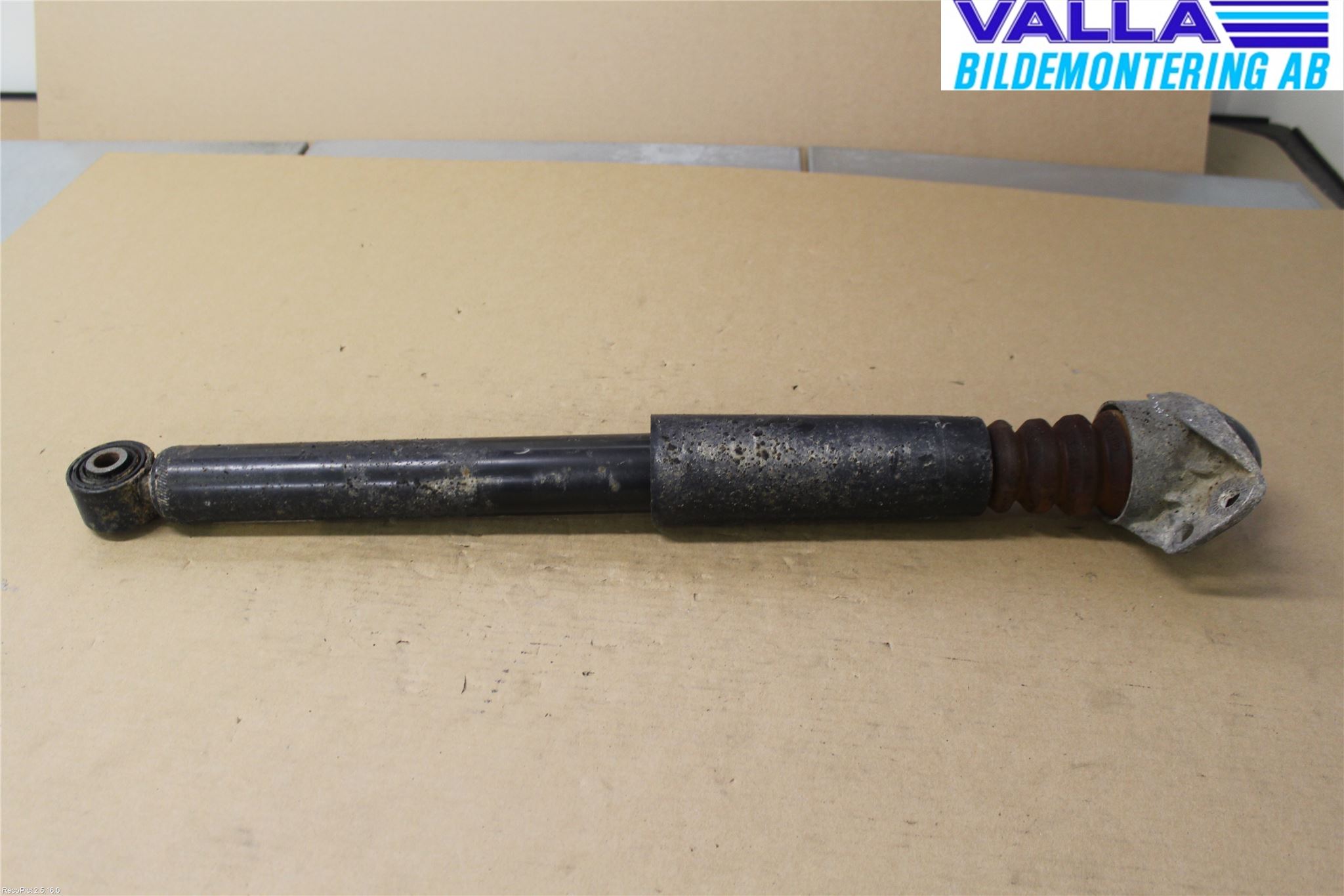 Volkswagen VW PASSAT 11-14 Stötdämpare Bak