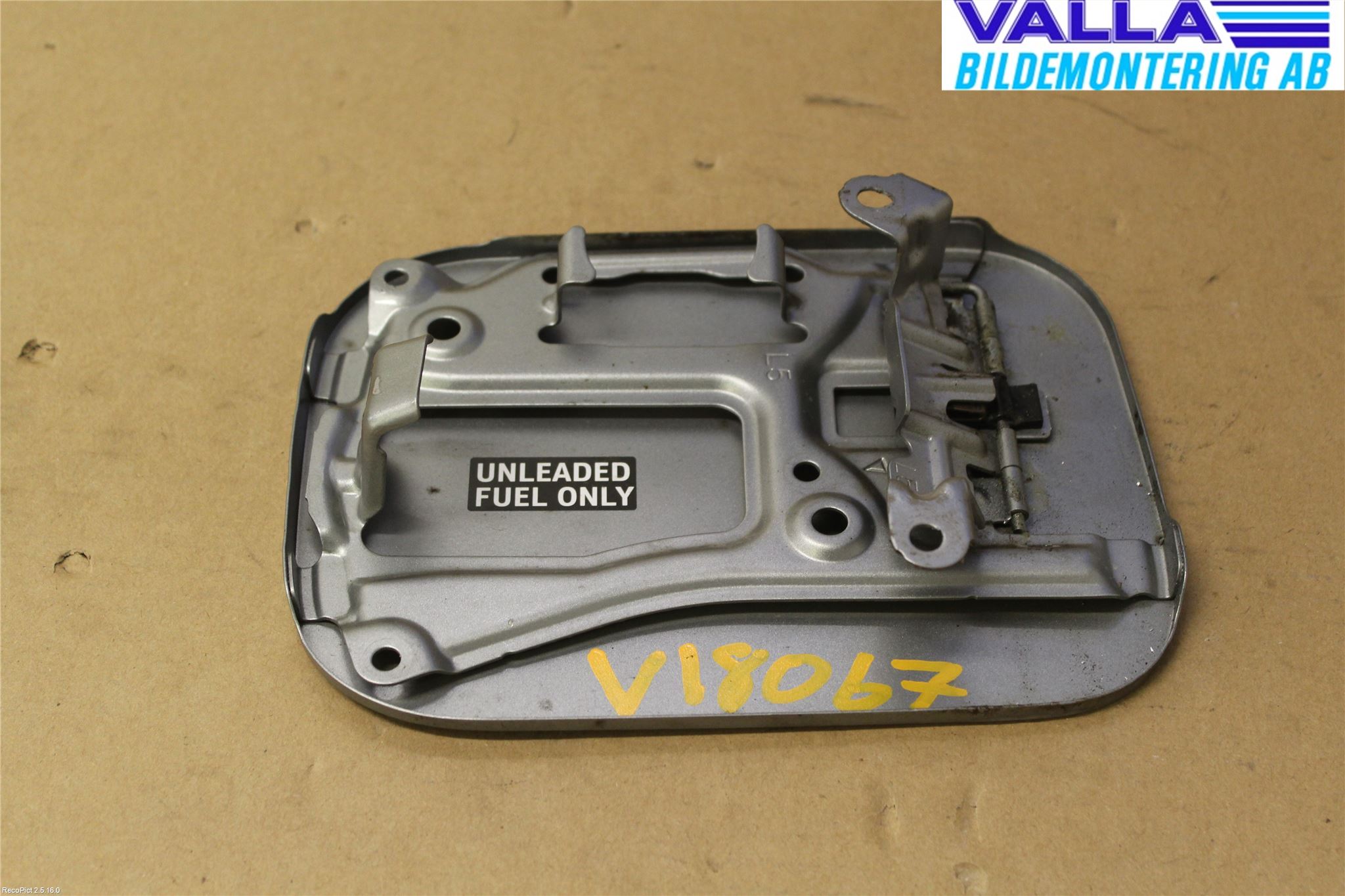 Toyota AVENSIS 09-15 Tanklucka