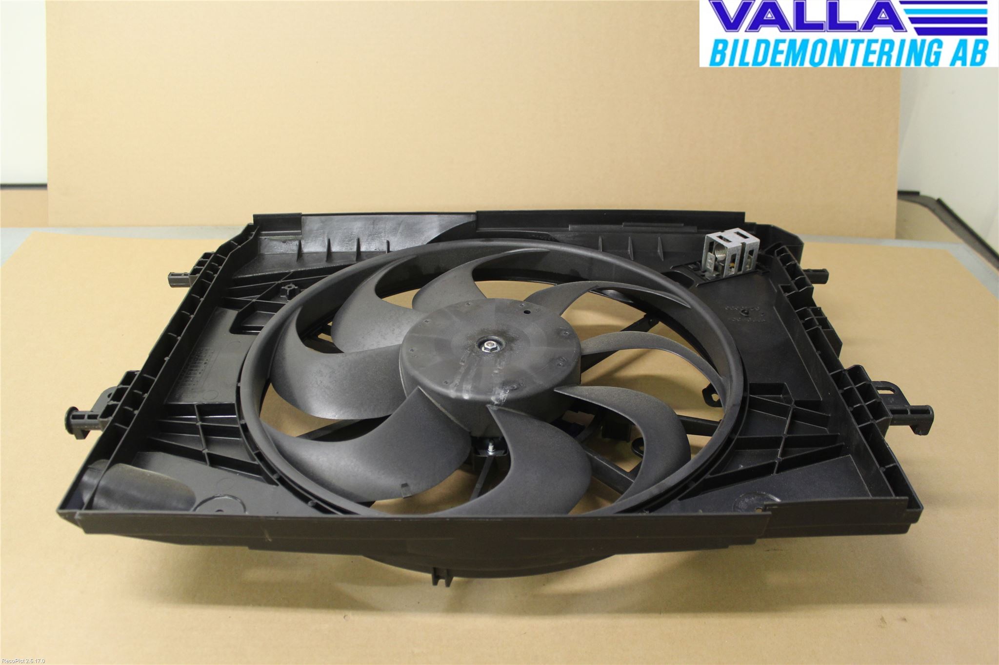 Renault CLIO IV 12-16 Kylfläkt El