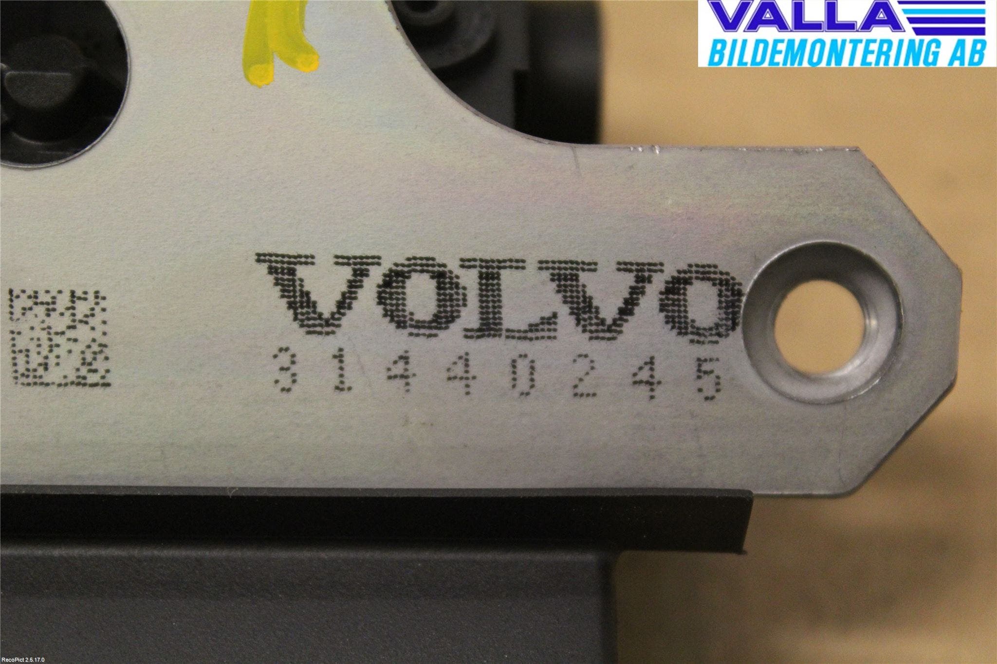 Volvo V40 12-19 Låskista Baklucka