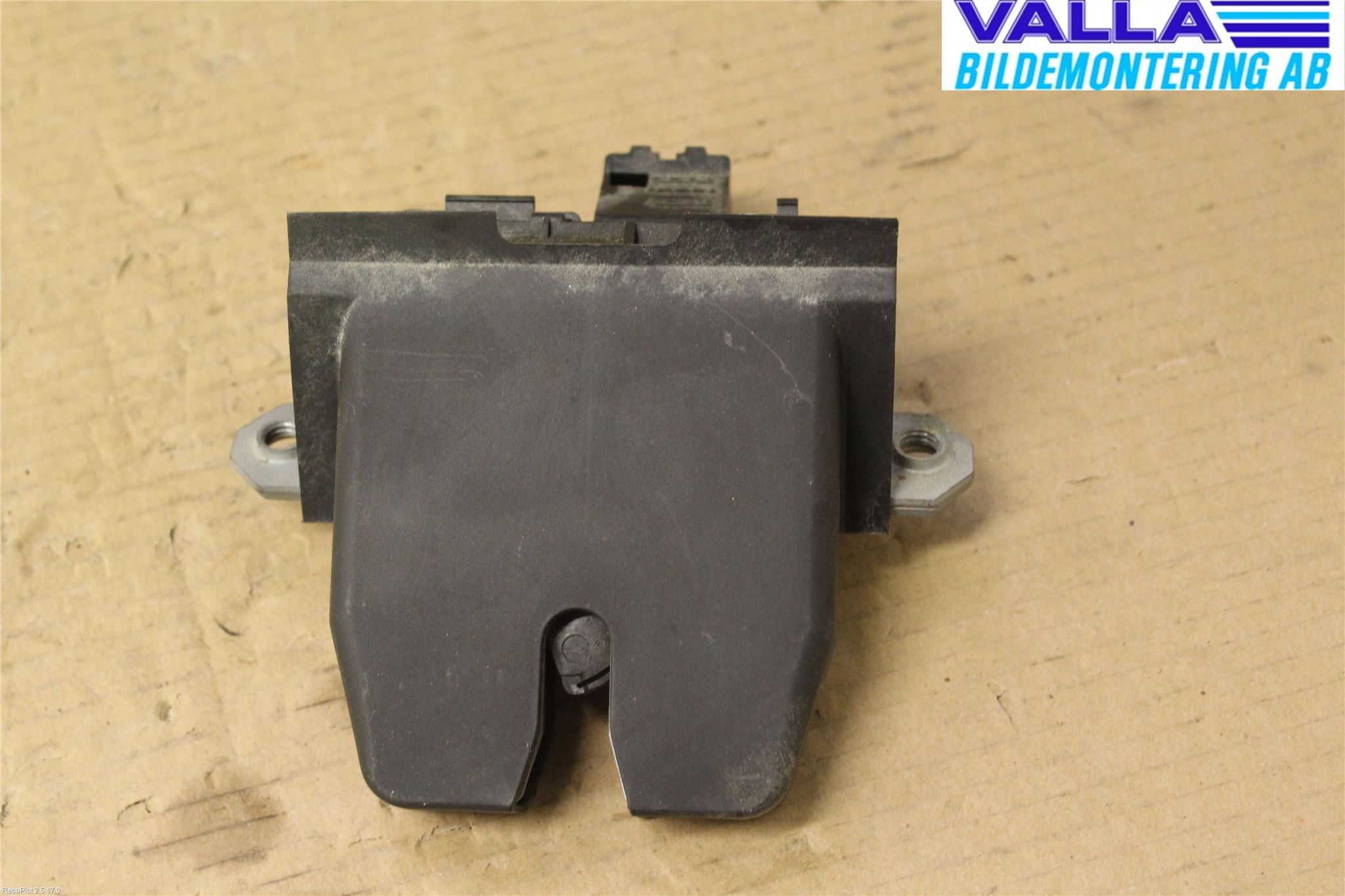 Volvo V40 12-19 Låskista Baklucka
