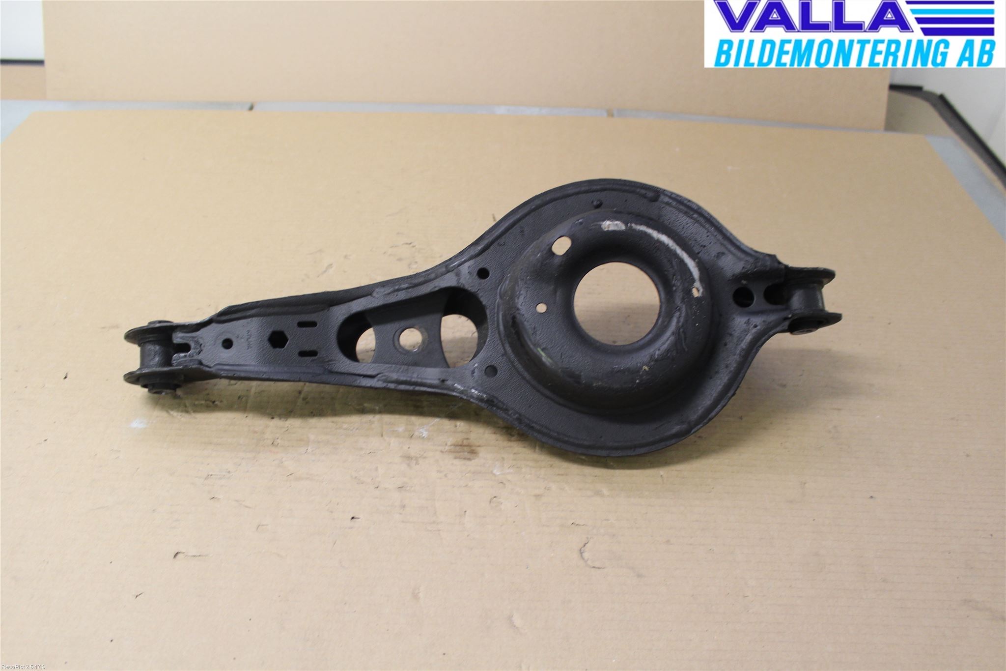 Volvo V40 12-19 Bärarm Bak Höger