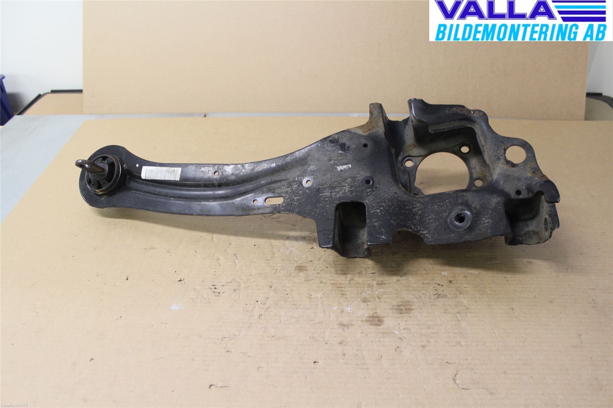 Volvo V40 12-19 Bärarm Bak Höger