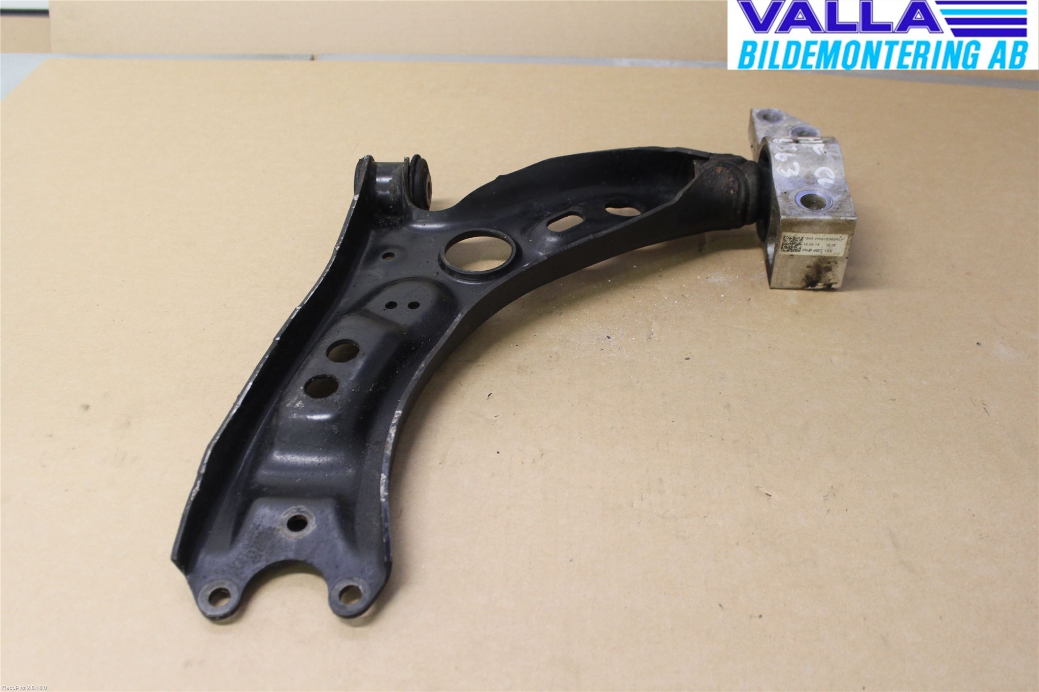 Volkswagen VW PASSAT 11-14 Bärarm Fram Undre Hö