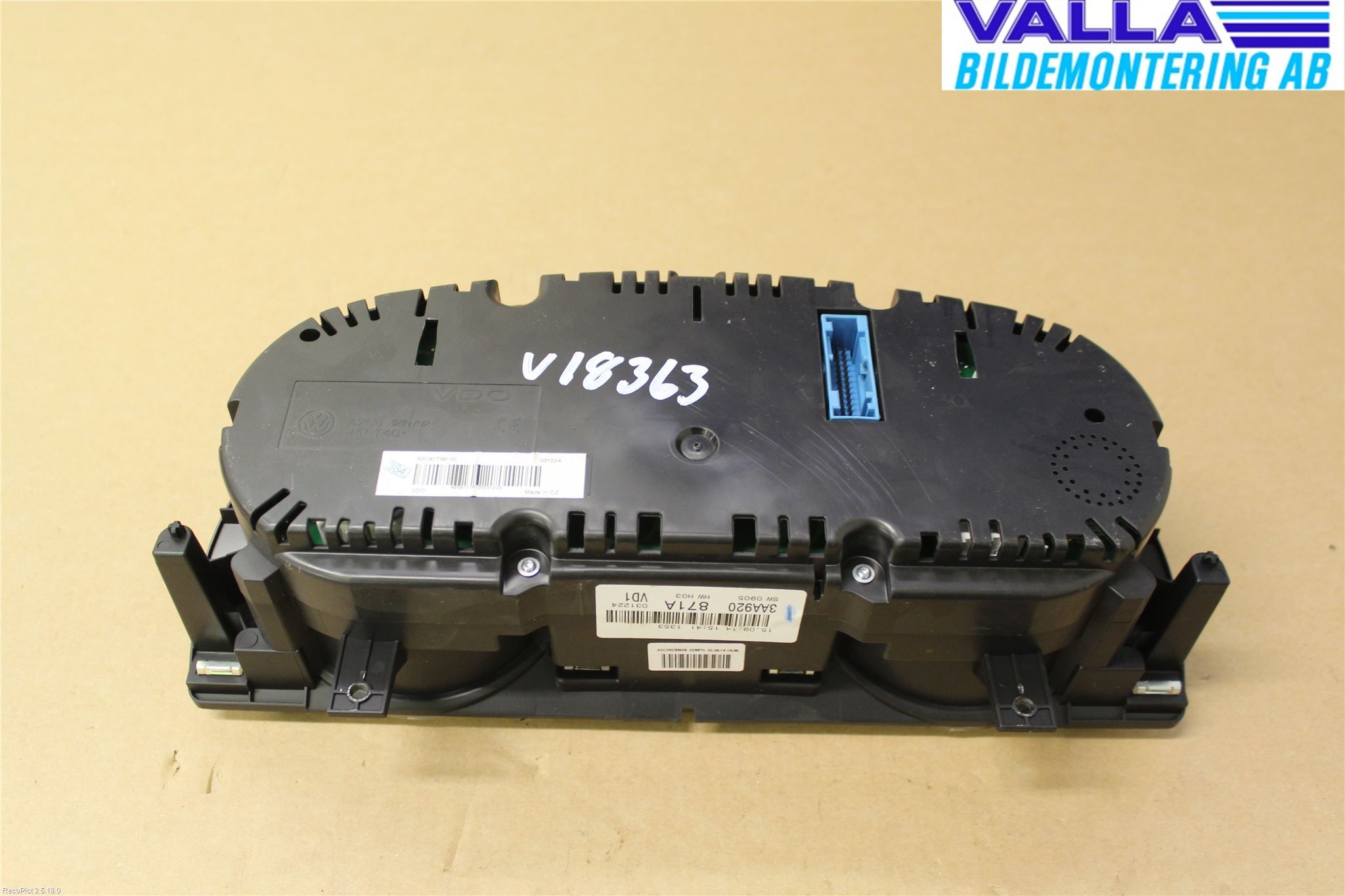 Volkswagen VW PASSAT 11-14 Instrument Komb