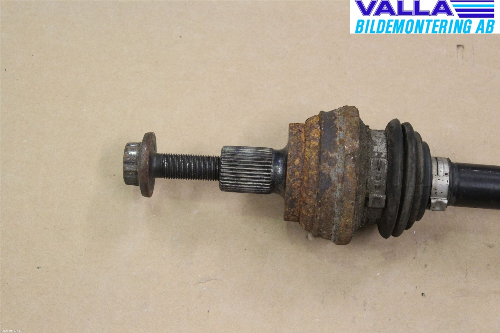 Volkswagen VW PASSAT 11-14 Drivaxel Bak Höger