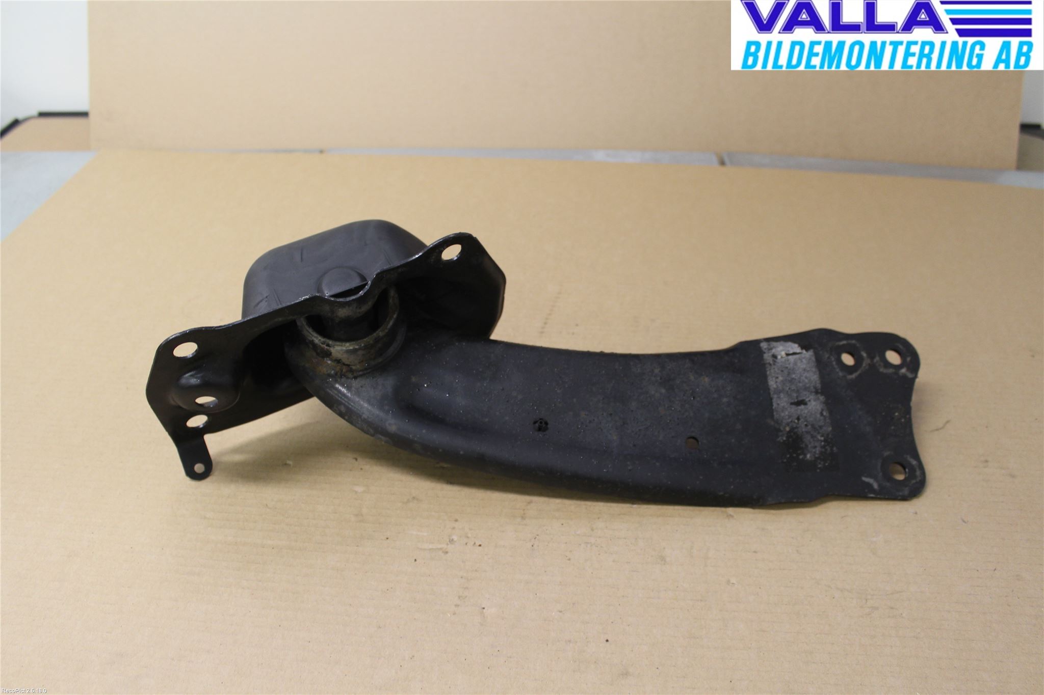 Volkswagen VW PASSAT 11-14 Bärarm Bak Vänster