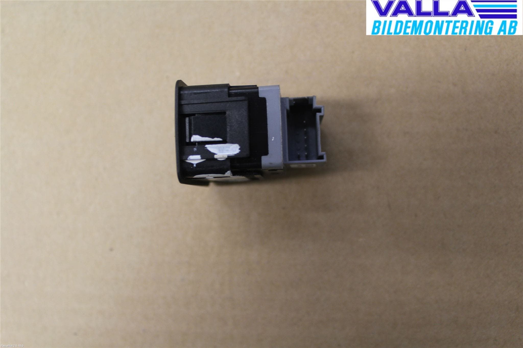 Audi A4/S4 08-11 Strömställare Fram