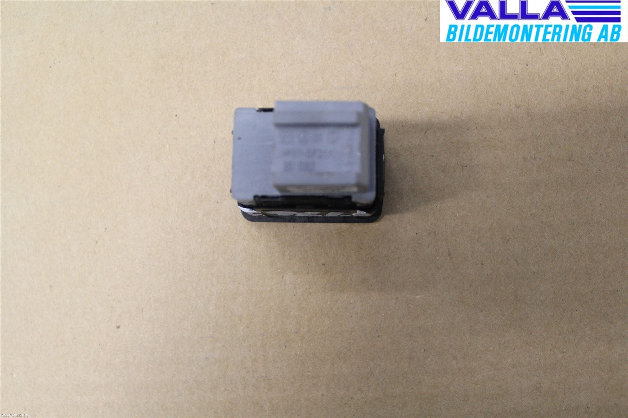 Audi A4/S4 08-11 Strömställare Fram