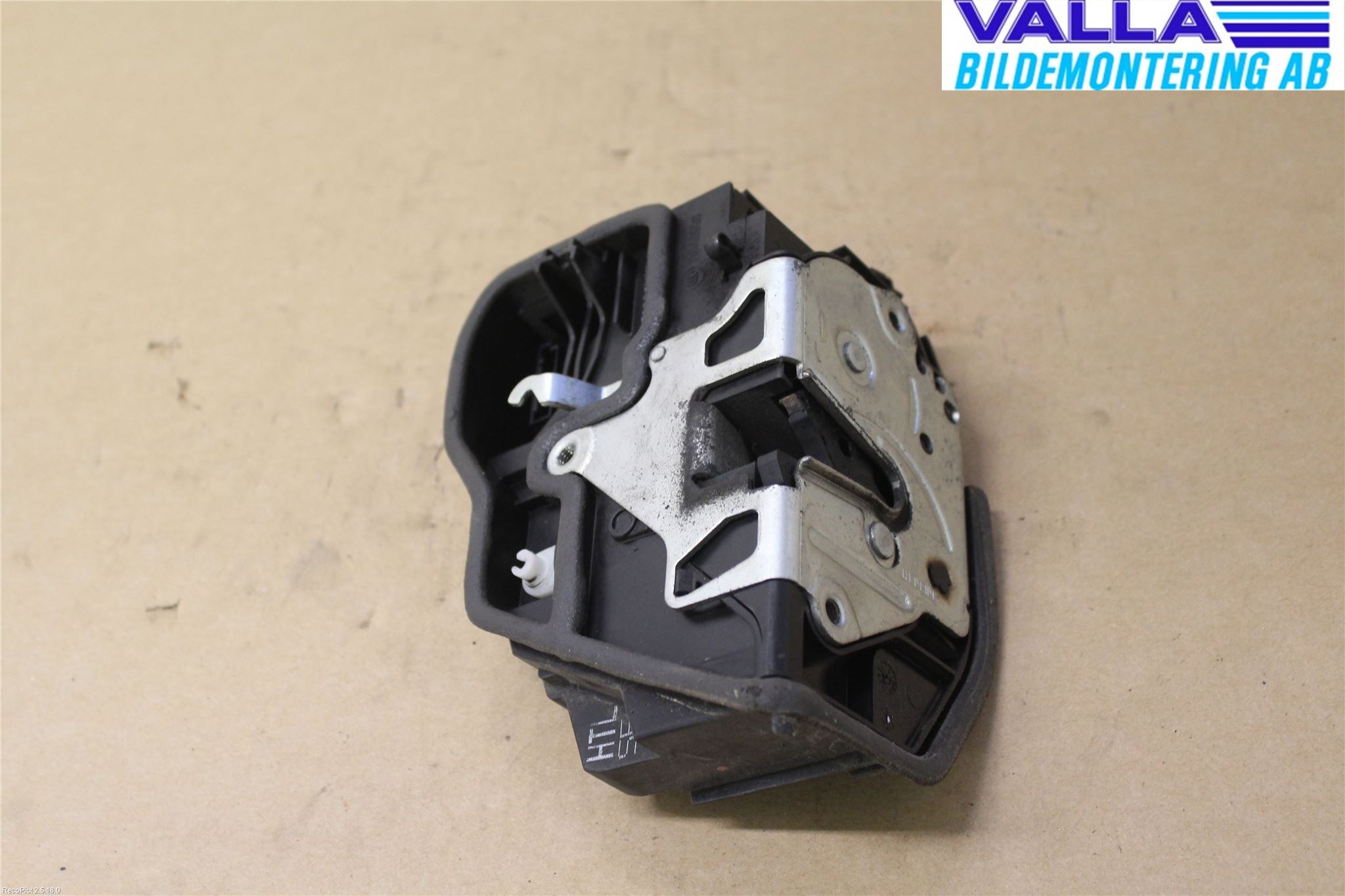 BMW X3 E83     03-10 Låskista-Dörrlås